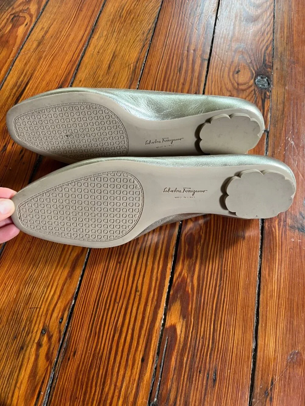 Salvatore Ferragamo Gold Leather Gancini Ballet Flats – EUC
